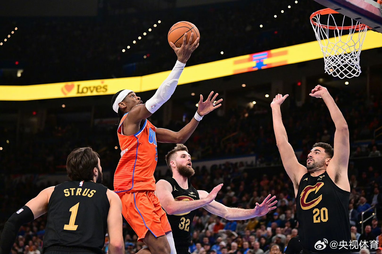 广州队轻取马刺,詹姆斯点燃赛场 广州队轻取马刺,詹姆斯点燃赛场