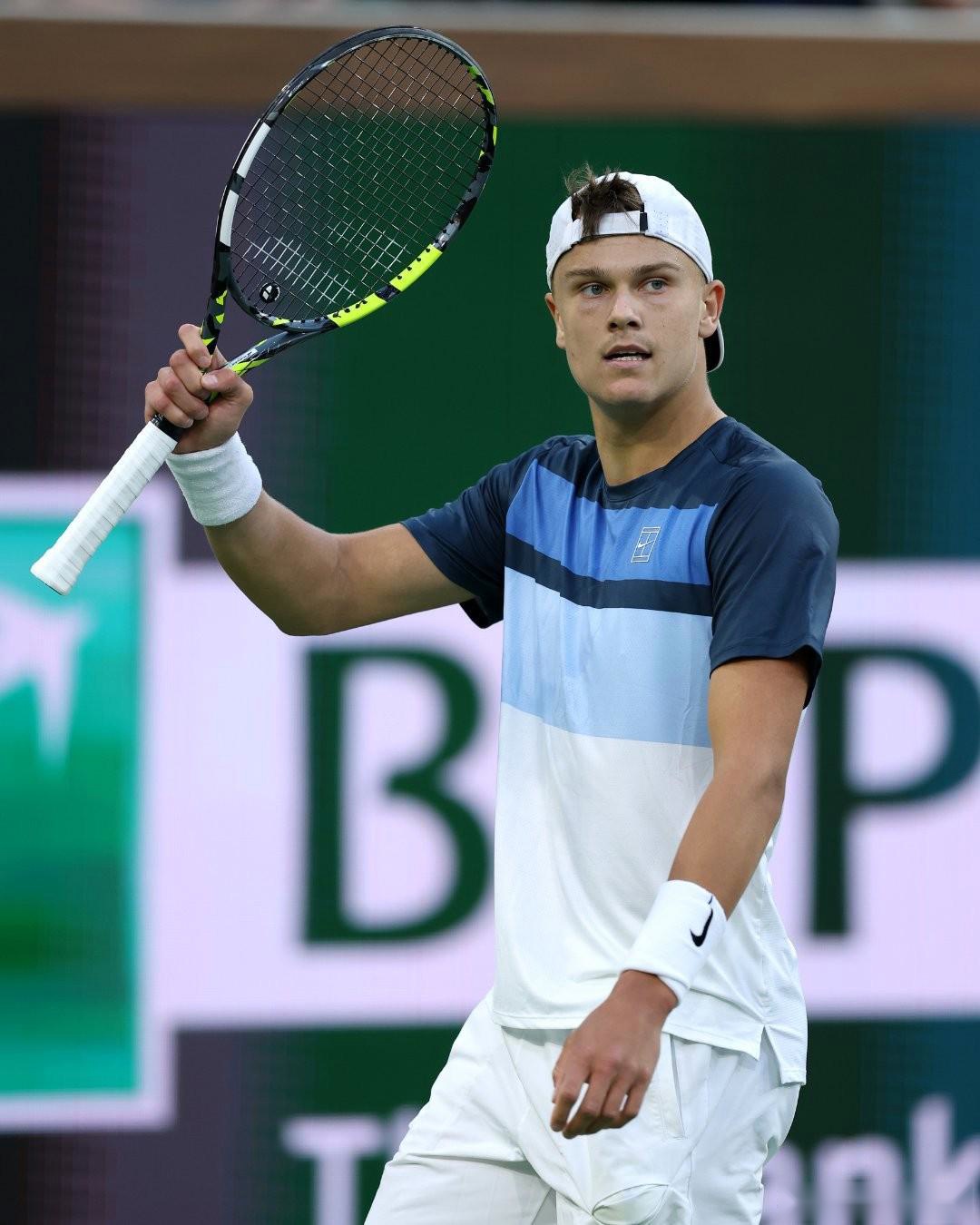 ATP总决赛力克拉沃尔杯,西西帕斯统治全场 ATP总决赛力克拉沃尔杯,西西帕斯统治全场