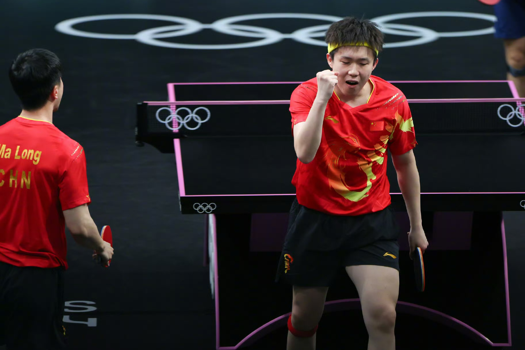 法国队完胜中国队，梁靖崑扛起全队