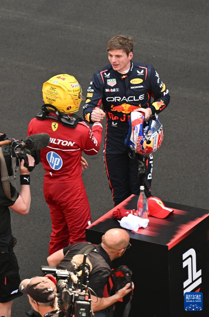 索伯车队碾压红牛车队,汉密尔顿扛起全队 索伯车队碾压红牛车队,汉密尔顿扛起全队