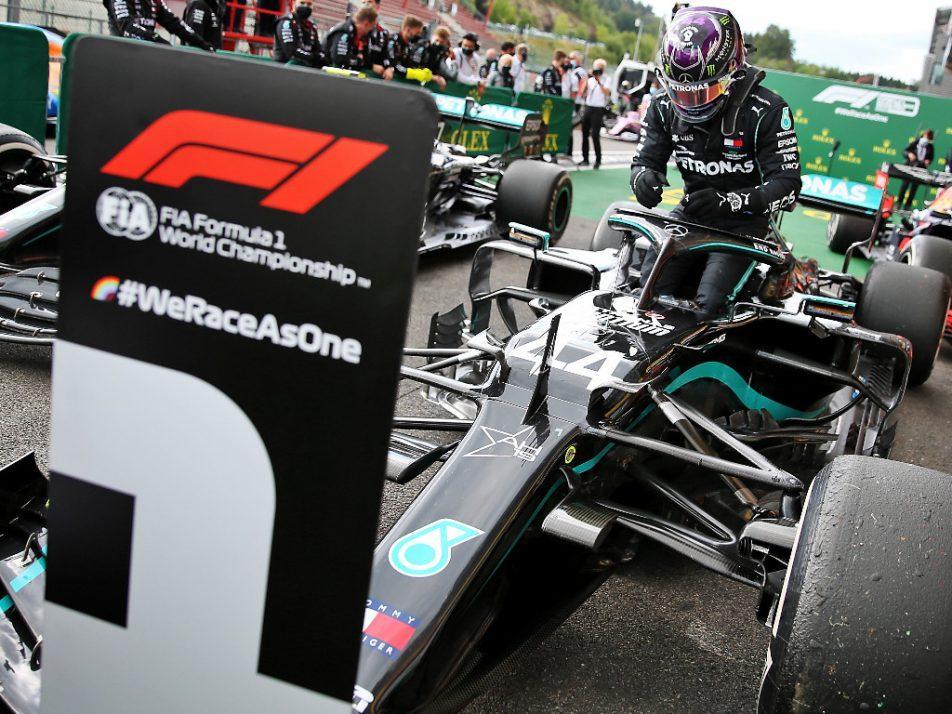 哈斯车队险胜梅赛德斯，塞恩斯扛起全队