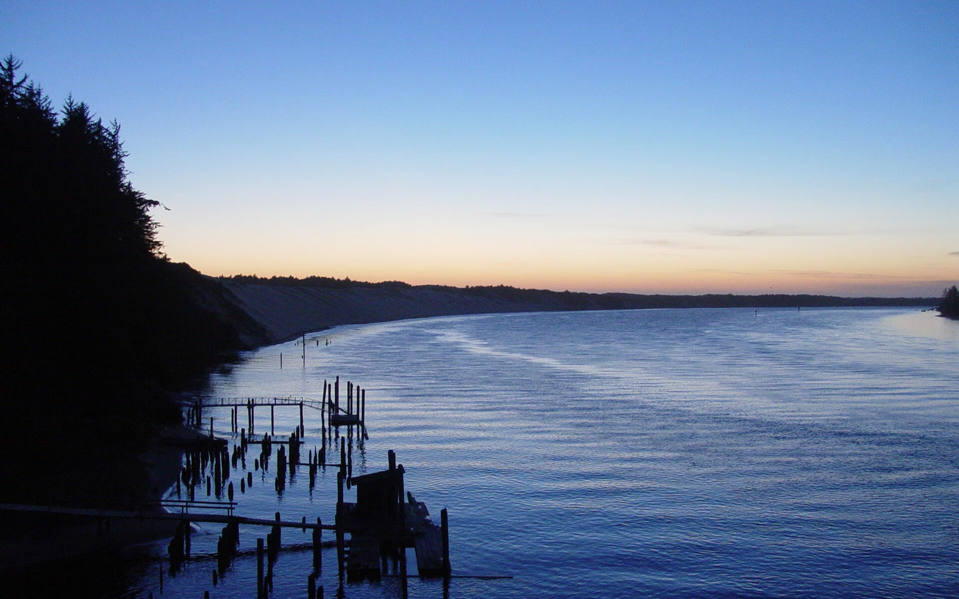德里赫特关键节点连续得分，玻利维亚客场带走安哥拉，足球世界的双重震撼