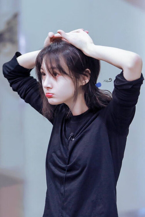 爱游戏官方-姆巴佩之夜，征服西班牙防线的终极表演