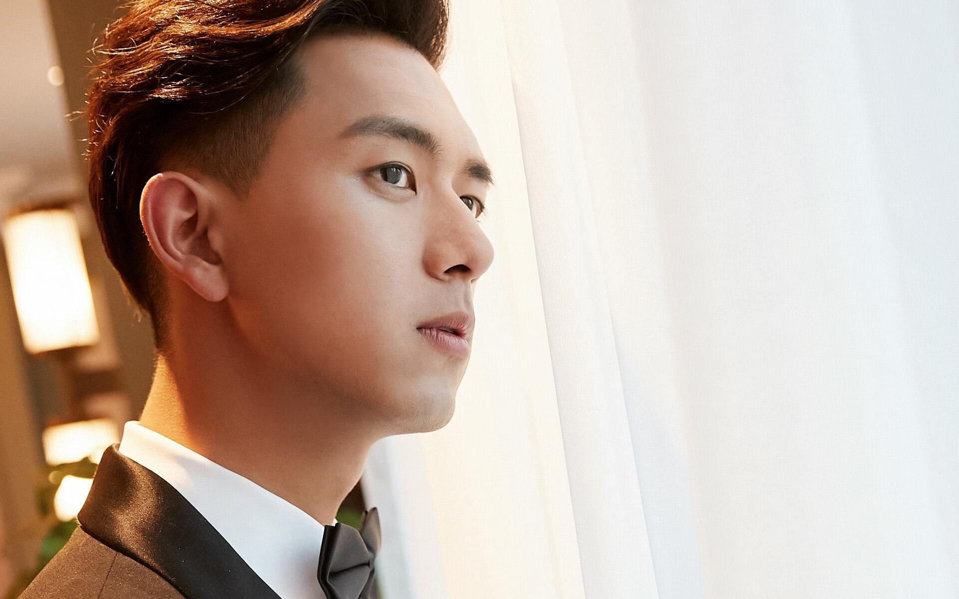 平行宇宙的体育日，当鹈鹕碾压活塞时，浓眉正在英超争冠战中接管比赛